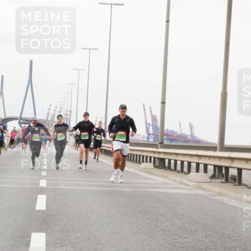 03.10.2025 - Köhlbrandbrückenlauf Matties Gatica Varas http://msf.ph/oto/9188328 03.10.2025 15:53:46 Position 3  meine-sportfotos.de