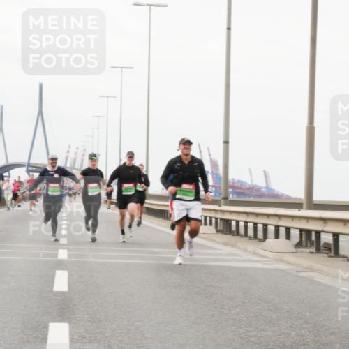 03.10.2025 - Köhlbrandbrückenlauf Matties Gatica Varas http://msf.ph/oto/9188332 03.10.2025 15:53:47 Position 3  meine-sportfotos.de
