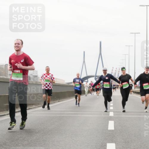 03.10.2025 - Köhlbrandbrückenlauf Matties Gatica Varas http://msf.ph/oto/9188336 03.10.2025 15:53:48 Position 3 9726 meine-sportfotos.de