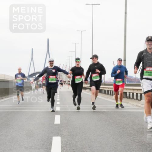 03.10.2025 - Köhlbrandbrückenlauf Matties Gatica Varas http://msf.ph/oto/9188340 03.10.2025 15:53:49 Position 3 9634 meine-sportfotos.de