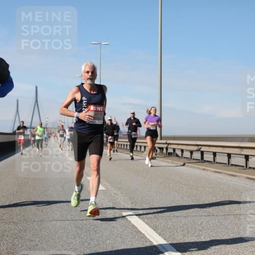 03.10.2025 - Köhlbrandbrückenlauf Yannick Fuchs http://msf.ph/oto/9188346 03.10.2025 11:47:19 Position 3 4256, 6770 meine-sportfotos.de