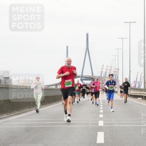 03.10.2025 - Köhlbrandbrückenlauf Matties Gatica Varas http://msf.ph/oto/9188352 03.10.2025 15:53:58 Position 3  meine-sportfotos.de