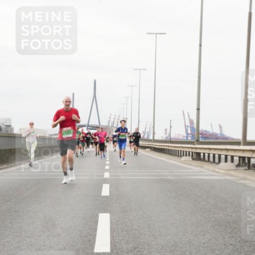 03.10.2025 - Köhlbrandbrückenlauf Matties Gatica Varas http://msf.ph/oto/9188359 03.10.2025 15:54:00 Position 3  meine-sportfotos.de