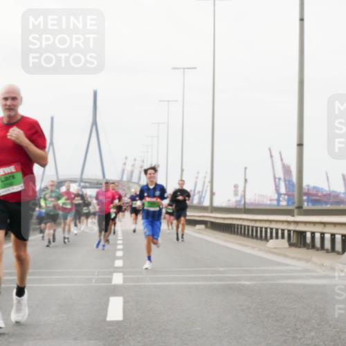 03.10.2025 - Köhlbrandbrückenlauf Matties Gatica Varas http://msf.ph/oto/9188363 03.10.2025 15:54:01 Position 3  meine-sportfotos.de