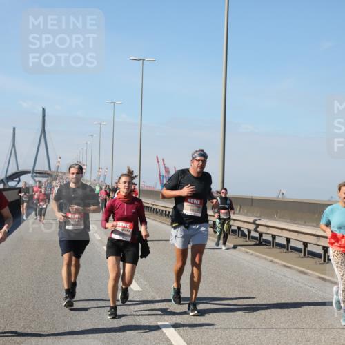 03.10.2025 - Köhlbrandbrückenlauf Yannick Fuchs http://msf.ph/oto/9188366 03.10.2025 12:07:43 Position 3 5030, 5151 meine-sportfotos.de