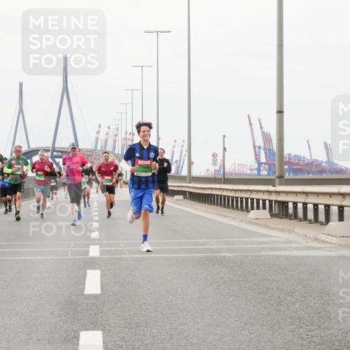 03.10.2025 - Köhlbrandbrückenlauf Matties Gatica Varas http://msf.ph/oto/9188368 03.10.2025 15:54:02 Position 3  meine-sportfotos.de