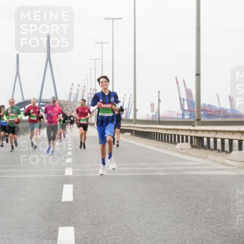 03.10.2025 - Köhlbrandbrückenlauf Matties Gatica Varas http://msf.ph/oto/9188371 03.10.2025 15:54:02 Position 3 00 meine-sportfotos.de