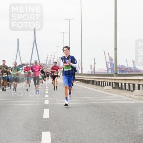 03.10.2025 - Köhlbrandbrückenlauf Matties Gatica Varas http://msf.ph/oto/9188372 03.10.2025 15:54:03 Position 3  meine-sportfotos.de