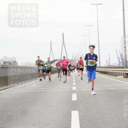 03.10.2025 - Köhlbrandbrückenlauf Matties Gatica Varas http://msf.ph/oto/9188375 03.10.2025 15:54:03 Position 3  meine-sportfotos.de