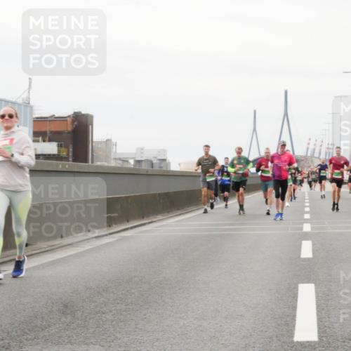 03.10.2025 - Köhlbrandbrückenlauf Matties Gatica Varas http://msf.ph/oto/9188380 03.10.2025 15:54:05 Position 3 8153 meine-sportfotos.de