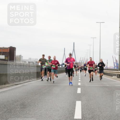 03.10.2025 - Köhlbrandbrückenlauf Matties Gatica Varas http://msf.ph/oto/9188388 03.10.2025 15:54:06 Position 3  meine-sportfotos.de