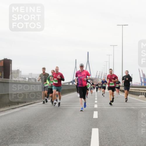 03.10.2025 - Köhlbrandbrückenlauf Matties Gatica Varas http://msf.ph/oto/9188391 03.10.2025 15:54:07 Position 3 3 meine-sportfotos.de