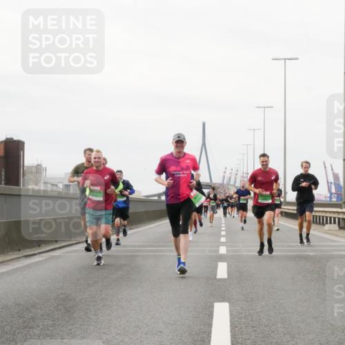 03.10.2025 - Köhlbrandbrückenlauf Matties Gatica Varas http://msf.ph/oto/9188395 03.10.2025 15:54:08 Position 3 3 meine-sportfotos.de