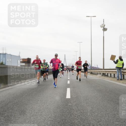 03.10.2025 - Köhlbrandbrückenlauf Matties Gatica Varas http://msf.ph/oto/9188400 03.10.2025 15:54:09 Position 3  meine-sportfotos.de