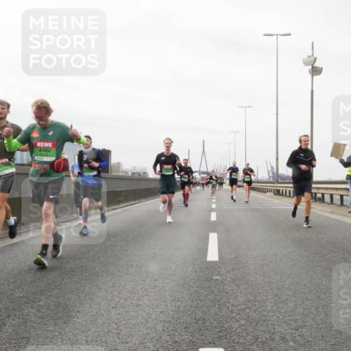 03.10.2025 - Köhlbrandbrückenlauf Matties Gatica Varas http://msf.ph/oto/9188414 03.10.2025 15:54:12 Position 3  meine-sportfotos.de