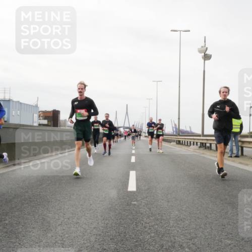 03.10.2025 - Köhlbrandbrückenlauf Matties Gatica Varas http://msf.ph/oto/9188420 03.10.2025 15:54:13 Position 3  meine-sportfotos.de