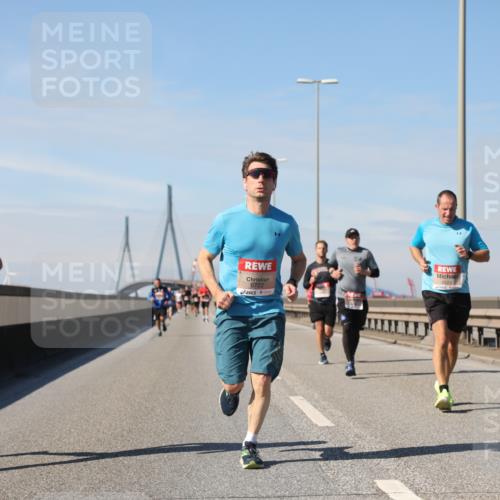 03.10.2025 - Köhlbrandbrückenlauf Yannick Fuchs http://msf.ph/oto/9188421 03.10.2025 11:47:30 Position 3 4349, 6722 meine-sportfotos.de