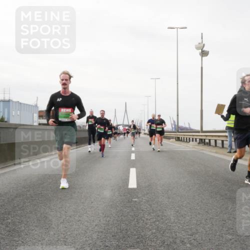 03.10.2025 - Köhlbrandbrückenlauf Matties Gatica Varas http://msf.ph/oto/9188423 03.10.2025 15:54:13 Position 3  meine-sportfotos.de