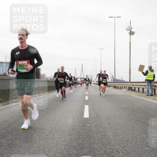 03.10.2025 - Köhlbrandbrückenlauf Matties Gatica Varas http://msf.ph/oto/9188425 03.10.2025 15:54:14 Position 3 854 meine-sportfotos.de