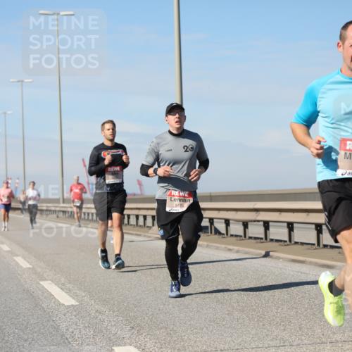03.10.2025 - Köhlbrandbrückenlauf Yannick Fuchs http://msf.ph/oto/9188431 03.10.2025 11:47:32 Position 3 29, 5726, 6523 meine-sportfotos.de