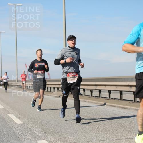 03.10.2025 - Köhlbrandbrückenlauf Yannick Fuchs http://msf.ph/oto/9188433 03.10.2025 11:47:32 Position 3 5726, 6523 meine-sportfotos.de