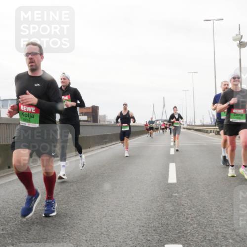03.10.2025 - Köhlbrandbrückenlauf Matties Gatica Varas http://msf.ph/oto/9188436 03.10.2025 15:54:16 Position 3 8834 meine-sportfotos.de