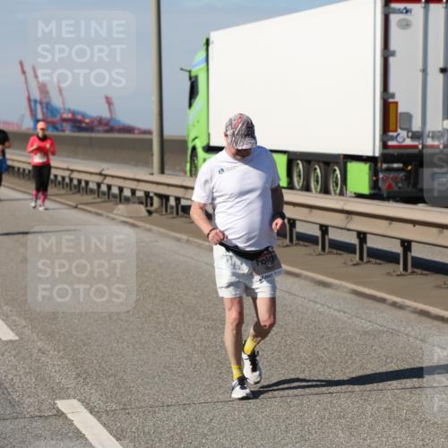 03.10.2025 - Köhlbrandbrückenlauf Yannick Fuchs http://msf.ph/oto/9188448 03.10.2025 12:07:49 Position 3 5368 meine-sportfotos.de