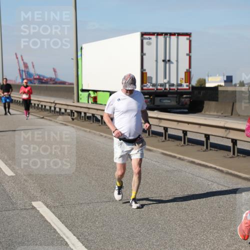 03.10.2025 - Köhlbrandbrückenlauf Yannick Fuchs http://msf.ph/oto/9188452 03.10.2025 12:07:49 Position 3 5368 meine-sportfotos.de