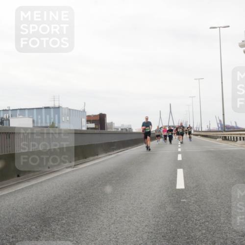 03.10.2025 - Köhlbrandbrückenlauf Matties Gatica Varas http://msf.ph/oto/9188453 03.10.2025 15:54:20 Position 3  meine-sportfotos.de