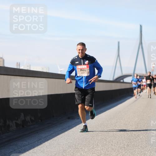 03.10.2025 - Köhlbrandbrückenlauf Yannick Fuchs http://msf.ph/oto/9188463 03.10.2025 11:47:37 Position 3 6470 meine-sportfotos.de