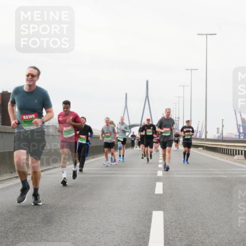 03.10.2025 - Köhlbrandbrückenlauf Matties Gatica Varas http://msf.ph/oto/9188466 03.10.2025 15:54:23 Position 3 8796 meine-sportfotos.de