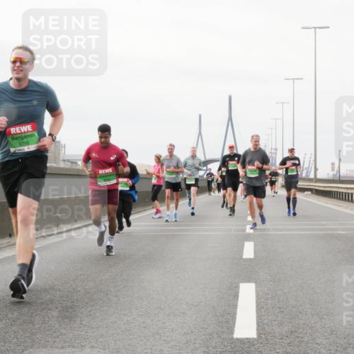 03.10.2025 - Köhlbrandbrückenlauf Matties Gatica Varas http://msf.ph/oto/9188469 03.10.2025 15:54:23 Position 3 8798 meine-sportfotos.de