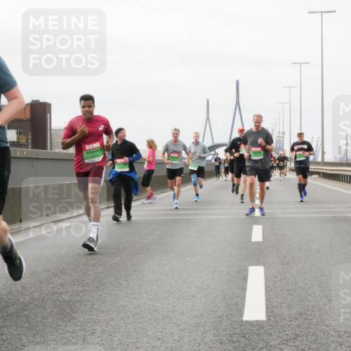 03.10.2025 - Köhlbrandbrückenlauf Matties Gatica Varas http://msf.ph/oto/9188472 03.10.2025 15:54:24 Position 3 879, 8776 meine-sportfotos.de