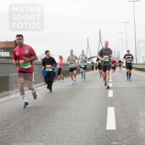 03.10.2025 - Köhlbrandbrückenlauf Matties Gatica Varas http://msf.ph/oto/9188473 03.10.2025 15:54:24 Position 3 8776 meine-sportfotos.de