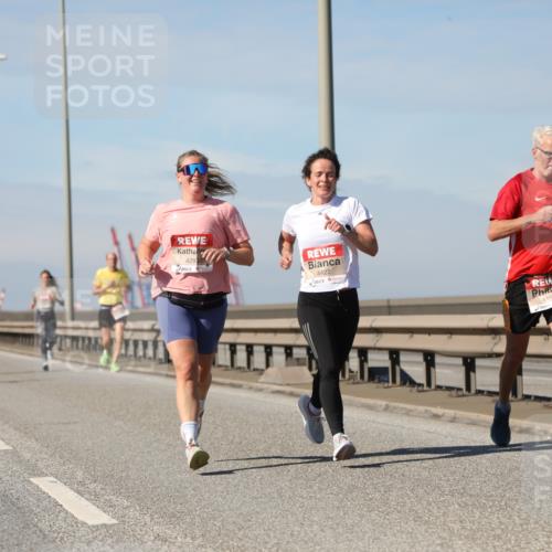 03.10.2025 - Köhlbrandbrückenlauf Yannick Fuchs http://msf.ph/oto/9188477 03.10.2025 11:47:39 Position 3 4291, 4422, 4480 meine-sportfotos.de