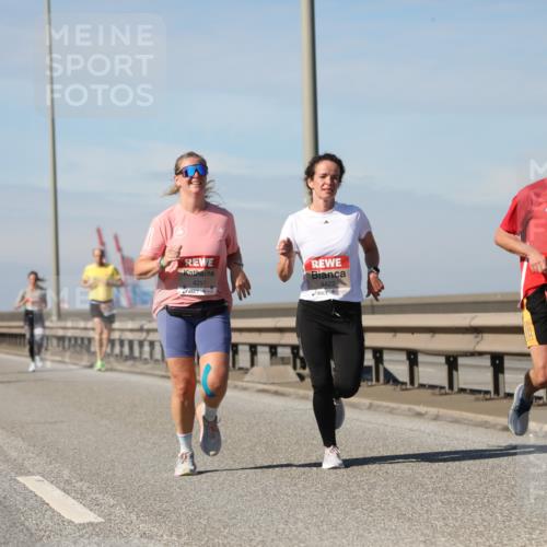 03.10.2025 - Köhlbrandbrückenlauf Yannick Fuchs http://msf.ph/oto/9188481 03.10.2025 11:47:39 Position 3 4422, 4297, 4480 meine-sportfotos.de