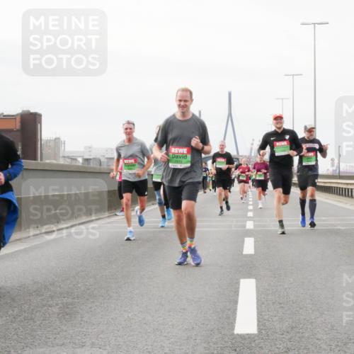 03.10.2025 - Köhlbrandbrückenlauf Matties Gatica Varas http://msf.ph/oto/9188482 03.10.2025 15:54:26 Position 3 9341, 7515 meine-sportfotos.de