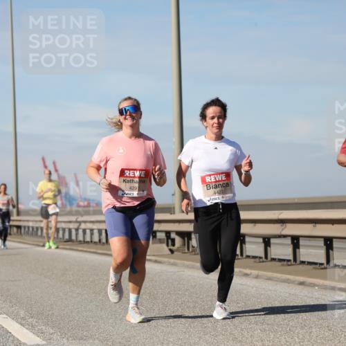 03.10.2025 - Köhlbrandbrückenlauf Yannick Fuchs http://msf.ph/oto/9188486 03.10.2025 11:47:40 Position 3 4291, 4422, 4480 meine-sportfotos.de