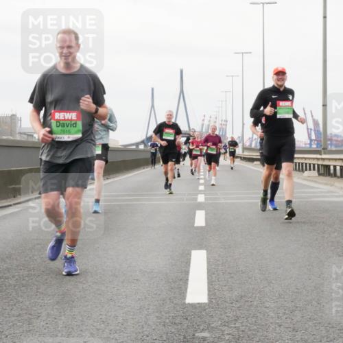 03.10.2025 - Köhlbrandbrückenlauf Matties Gatica Varas http://msf.ph/oto/9188487 03.10.2025 15:54:27 Position 3 7515 meine-sportfotos.de