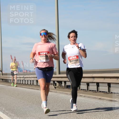 03.10.2025 - Köhlbrandbrückenlauf Yannick Fuchs http://msf.ph/oto/9188490 03.10.2025 11:47:40 Position 3 4291, 4422, 4480 meine-sportfotos.de