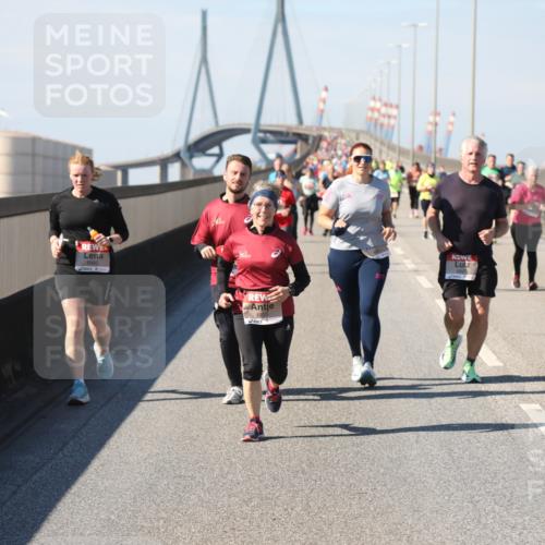 03.10.2025 - Köhlbrandbrückenlauf Yannick Fuchs http://msf.ph/oto/9188491 03.10.2025 12:07:51 Position 3 5482, 4935 meine-sportfotos.de