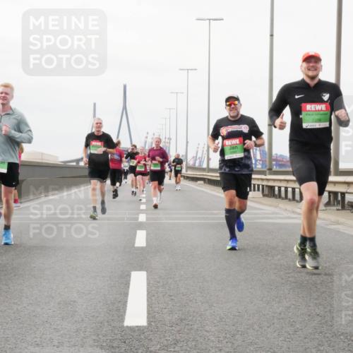 03.10.2025 - Köhlbrandbrückenlauf Matties Gatica Varas http://msf.ph/oto/9188492 03.10.2025 15:54:28 Position 3 8989, 7379 meine-sportfotos.de