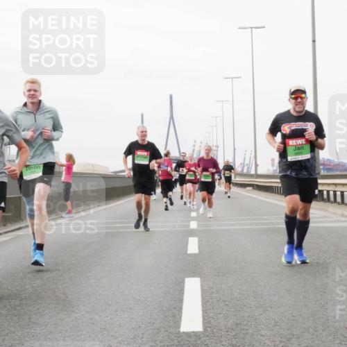 03.10.2025 - Köhlbrandbrückenlauf Matties Gatica Varas http://msf.ph/oto/9188493 03.10.2025 15:54:29 Position 3 9508, 919, 8989 meine-sportfotos.de