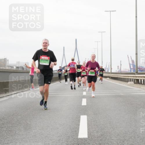 03.10.2025 - Köhlbrandbrückenlauf Matties Gatica Varas http://msf.ph/oto/9188501 03.10.2025 15:54:31 Position 3 7330, 1812025 meine-sportfotos.de