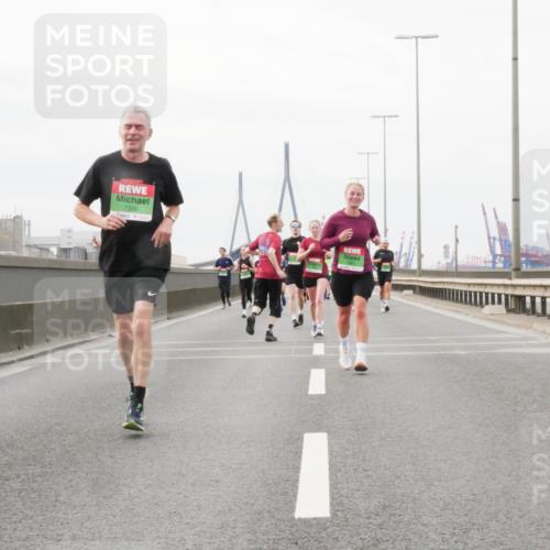 03.10.2025 - Köhlbrandbrückenlauf Matties Gatica Varas http://msf.ph/oto/9188504 03.10.2025 15:54:31 Position 3 7330 meine-sportfotos.de