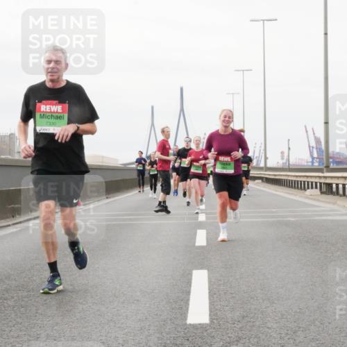 03.10.2025 - Köhlbrandbrückenlauf Matties Gatica Varas http://msf.ph/oto/9188505 03.10.2025 15:54:32 Position 3 7330 meine-sportfotos.de
