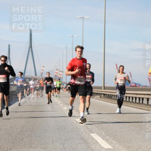 03.10.2025 - Köhlbrandbrückenlauf Yannick Fuchs http://msf.ph/oto/9188506 03.10.2025 11:47:44 Position 3  meine-sportfotos.de