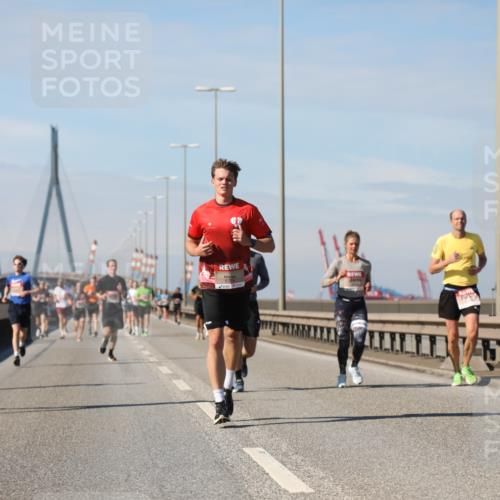 03.10.2025 - Köhlbrandbrückenlauf Yannick Fuchs http://msf.ph/oto/9188514 03.10.2025 11:47:44 Position 3  meine-sportfotos.de