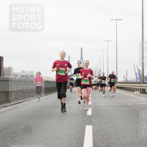03.10.2025 - Köhlbrandbrückenlauf Matties Gatica Varas http://msf.ph/oto/9188516 03.10.2025 15:54:34 Position 3  meine-sportfotos.de