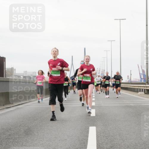 03.10.2025 - Köhlbrandbrückenlauf Matties Gatica Varas http://msf.ph/oto/9188517 03.10.2025 15:54:35 Position 3 21, 9067 meine-sportfotos.de